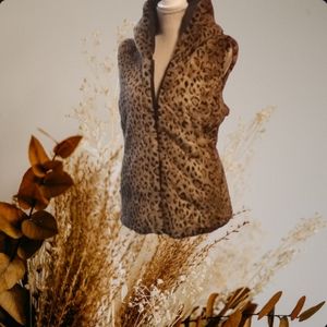 Kristen Black Leopard Reversible Faux Fur|Black Quilted Zip Vest w Hood|…